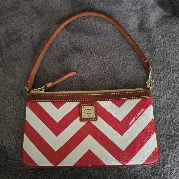 Dooney & Bourke Red and White Chevron Wristlet EUC! - Picture 7 of 15